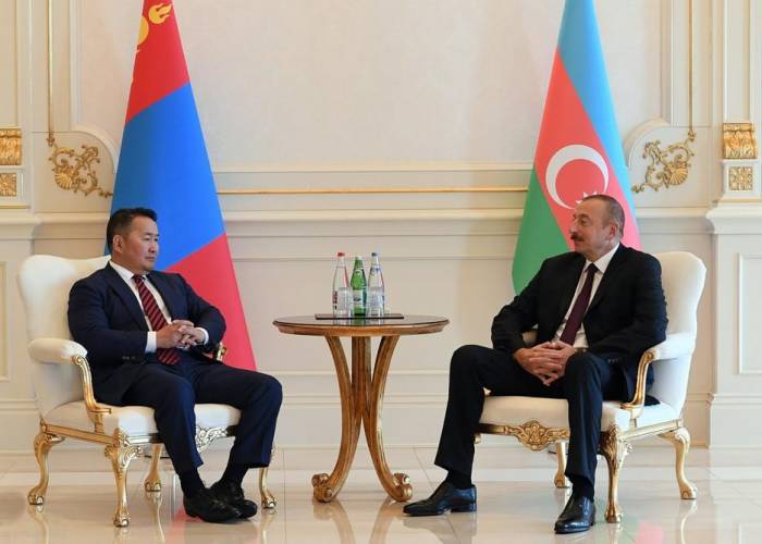 Состоялась встреча президентов Азербайджана и Монголии - ФОТО 