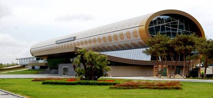 Директор Азербайджанского музея ковра разделяет горе бразильских коллег