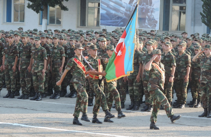 В Азербайджане снижается возраст постановки на воинский учет