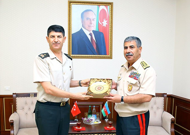 Министр обороны Азербайджана встретился с военным атташе Турции