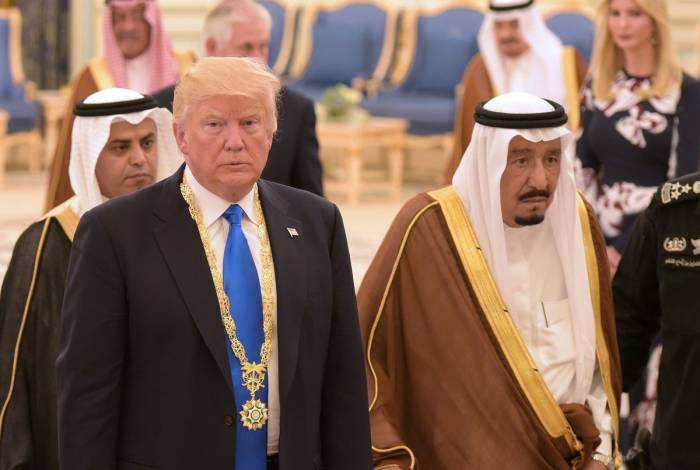 Саудовский король и Трамп обсудили гарантии стабильности рынка нефти

