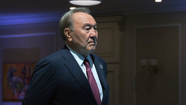 Назарбаев пригласил Юнкера в Санкт-Петербург
