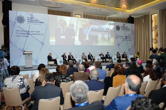 Третья пленарная сессия гуманитарного форума посвящена 10-летию «Бакинского процесса» - ФОТО
