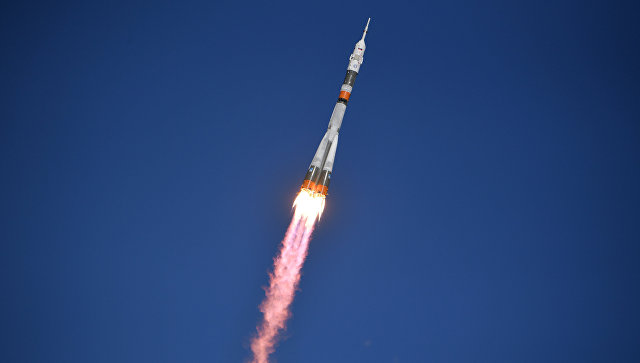 Во время старта ракеты "Союз" к МКС произошла авария, экипаж жив - ВИДЕО

