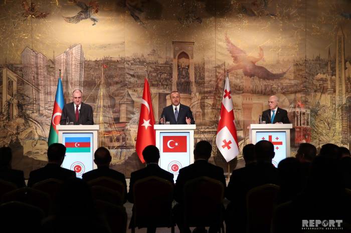 В завершение встречи глав МИД Турции, Азербайджана и Грузии принята Стамбульская декларация
