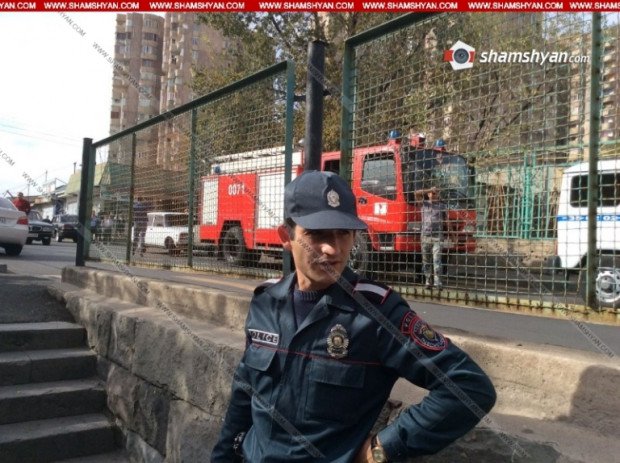 В Ереване в школе ищут бомбу
