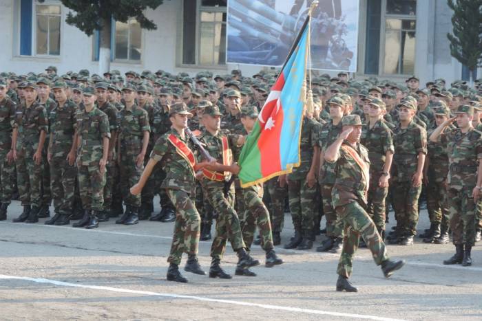 В Азербайджане снижен возраст первоначального воинского учета
