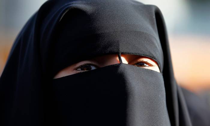 Госслужащим в Алжире запретили носить никаб
