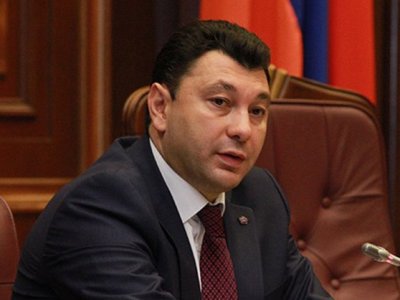 Шармазанов обвинил Пашиняна во вмешательстве в работу парламента