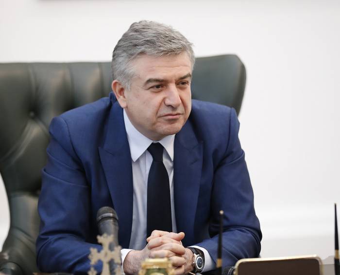 Бывший премьер-министр Карен Карапетян вернулся в Армению