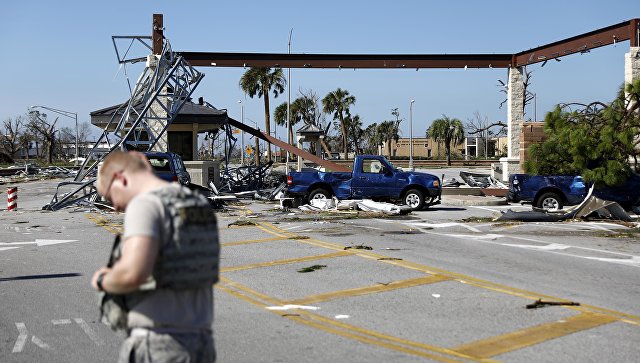 Ураган нанес серьезный ущерб базе ВВС США во Флориде
