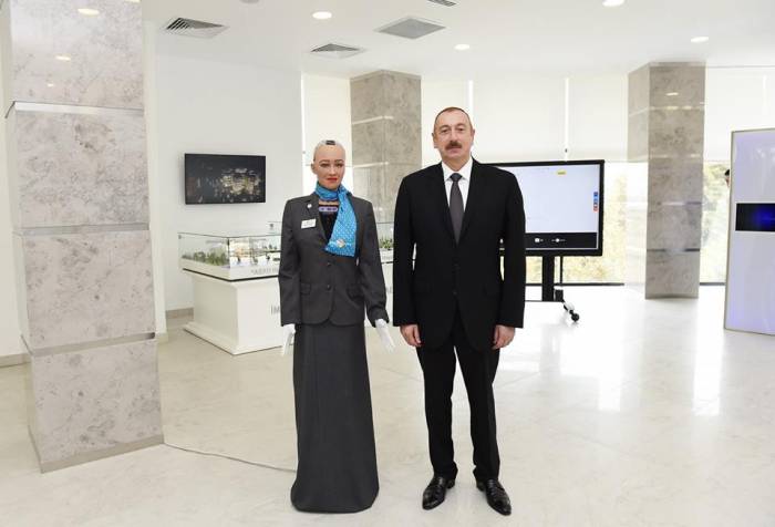 Ильхаму Алиеву представили известного робота Софию - ФОТО, ВИДЕО