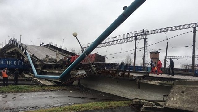Обрушение моста над Транссибом попало на видео - ВИДЕО 
