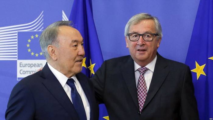 Назарбаев пригласил главу Еврокомиссии на заседание высшего совета ЕАЭС
