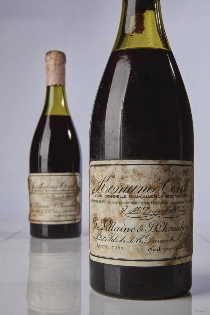 Бутылка вина продана на аукционе за 558 тысяч долларов
