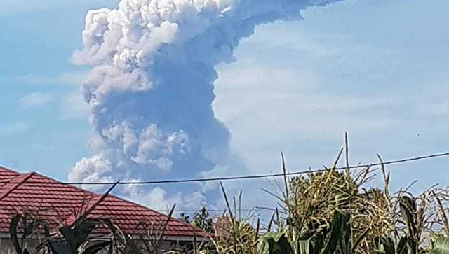 В Индонезии произошло второе за сутки извержение вулкана