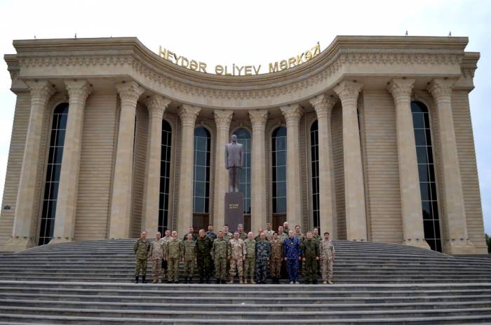 Военные атташе зарубежных стран в Азербайджане посетили воинскую часть - ФОТО