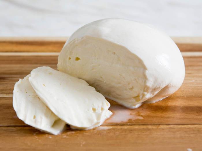 Азербайджан начнет производство знаменитого сорта итальянского сыра
