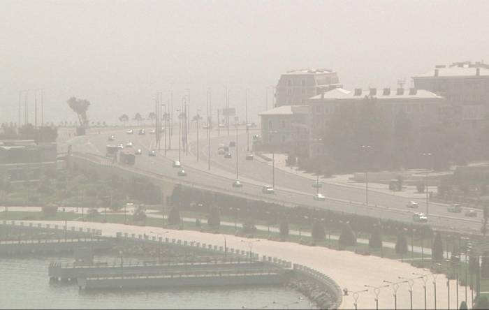В Баку количество пыли превышает санитарную норму в 2,5-3 раза
