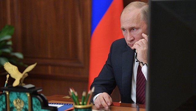 Путин и Макрон обсудили российско-американскую встречу в Париже
