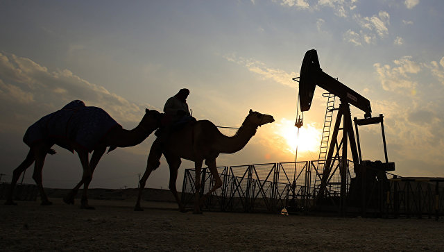 Нефть дешевеет на опасениях наращивания добычи в Саудовской Аравии
