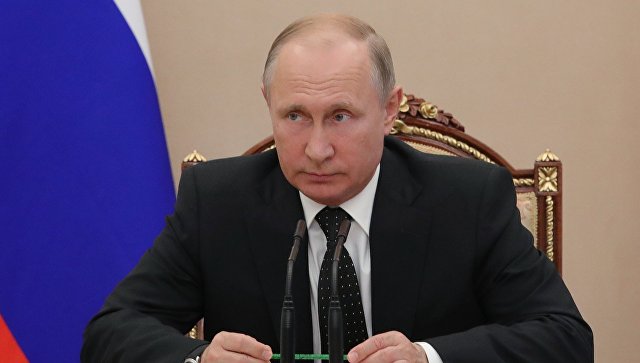 Путин поручил незамедлительно установить причины взрыва в колледже в Керчи
