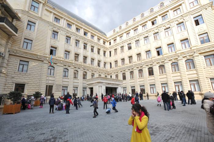В Азербайджане изменены правила приема на работу директоров школ
