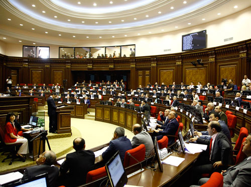 Парламент Армении отказался провести внеочередные выборы в декабре
