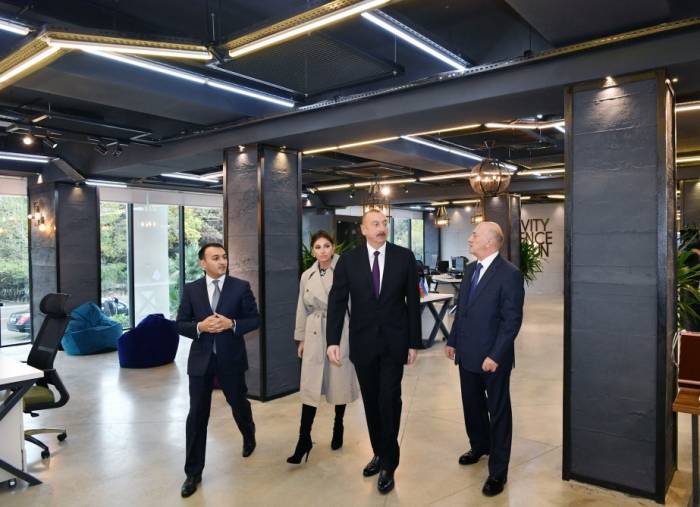  Ильхам Алиев и Мехрибан Алиева на открытии административного здания электронного правительства в Баку- ФОТО