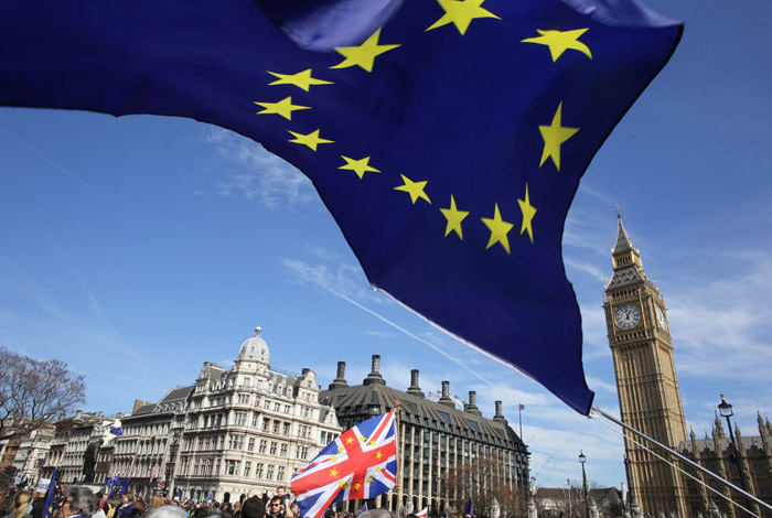 Испания сохранила вето на проект соглашения по Brexit
