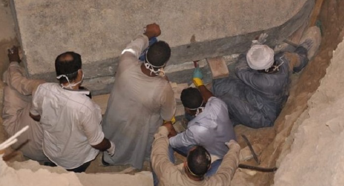 В окрестностях Каира нашли восемь саркофагов с мумиями
