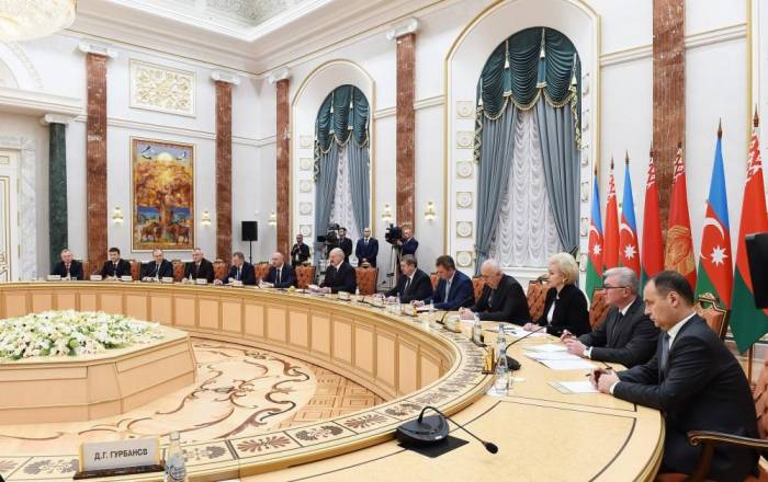 Лукашенко: Дружба народов Беларуси и Азербайджана позволяет  обсуждать также самые сложные вопросы
