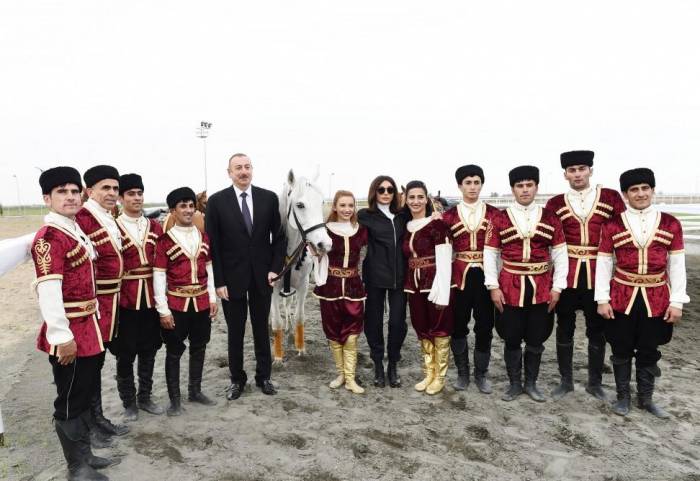 Президент на открытии Карабахского коневодческого комплекса - ФОТО 
