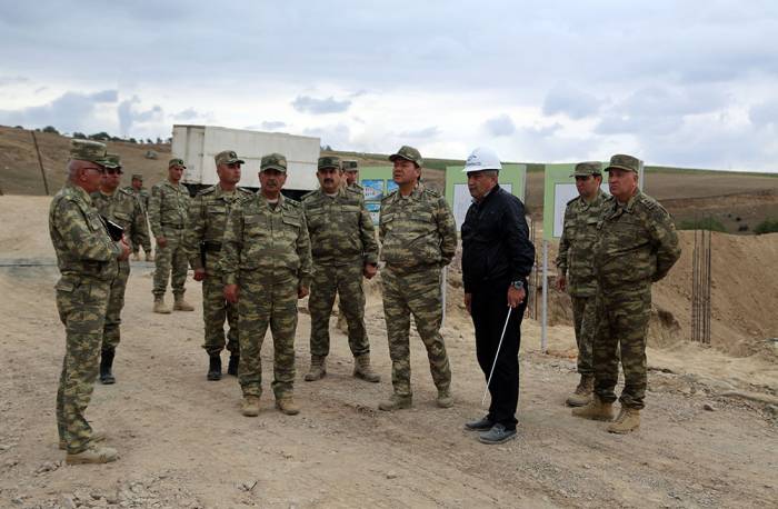 Министр обороны осмотрел ряд строящихся военных объектов - ФОТО