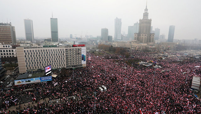 В Варшаве проходит марш в честь 100-летия независимости Польши

