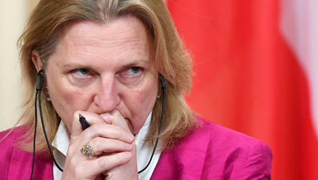 Глава МИД Австрии отменила поездку в Россию из-за "шпионского скандала"
