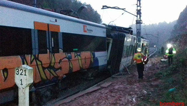 Число пострадавших при крушении поезда в Каталонии выросло до 40
