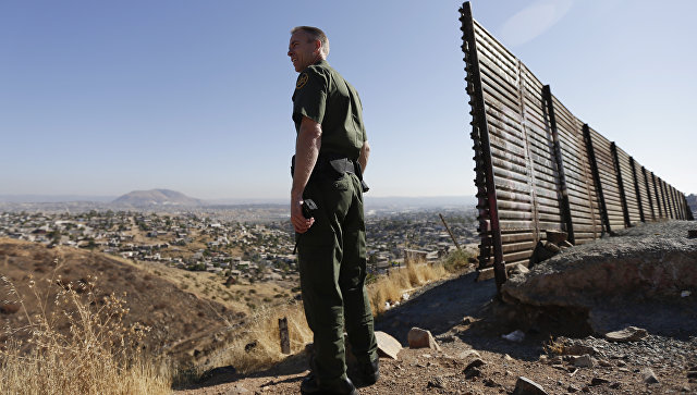 Американским военным разрешили стрелять на поражение на границе с Мексикой
