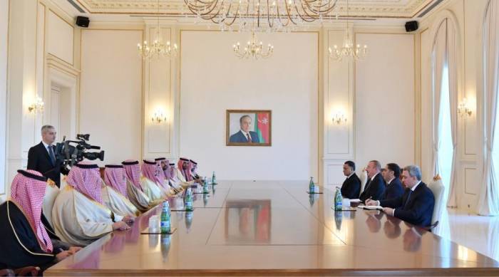 Ильхам Алиев принял министра внутренних дел Саудовской Аравии
