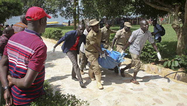 Число погибших при крушении судна в Уганде возросло до 35
