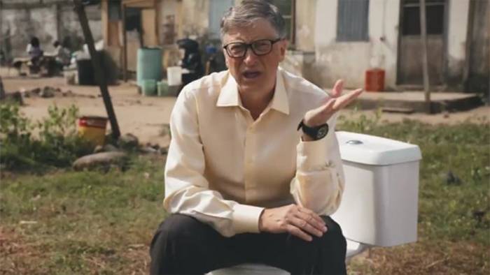 Билл Гейтс представил работающий без воды туалет‍
