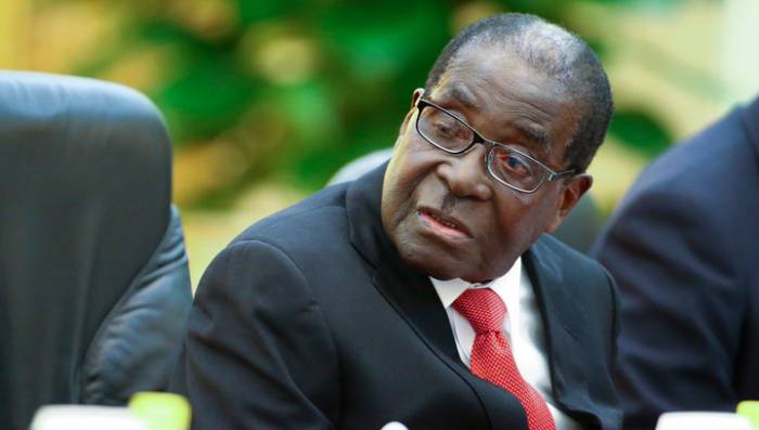 Бывший президент Зимбабве Мугабе не может ходить
