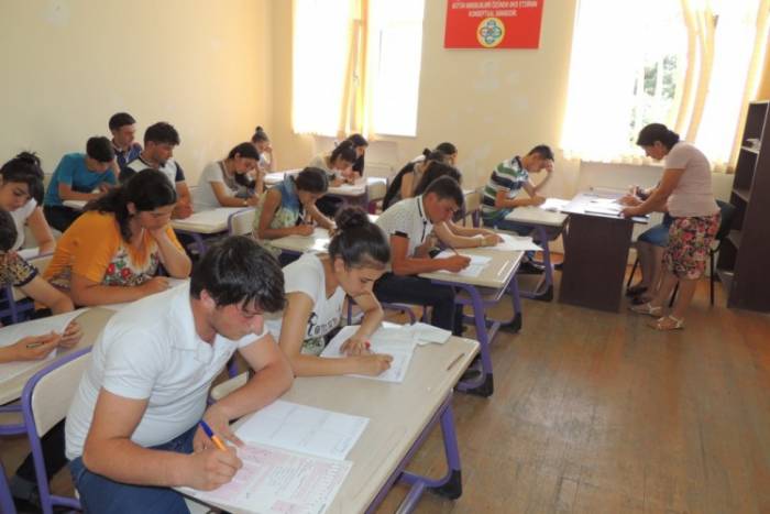 В Азербайджане создано 10 центров профобразования
