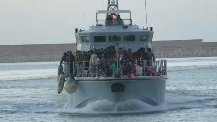 У берегов Сардинии пытаются спасти мигрантов из Алжира