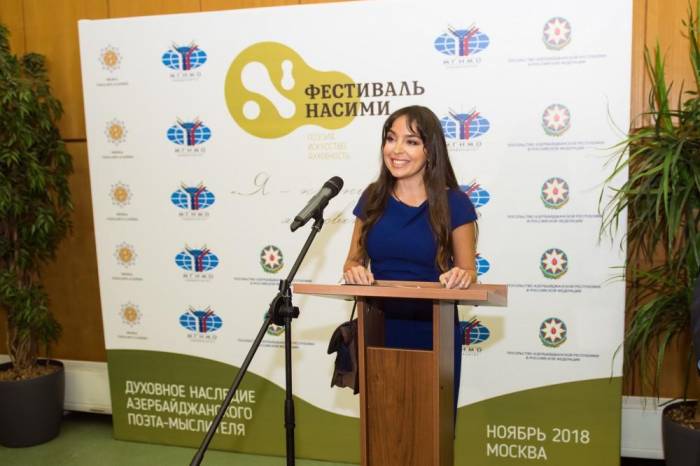Лейла Алиева приняла участие в торжественной церемонии открытия бюста Насими в Москве 