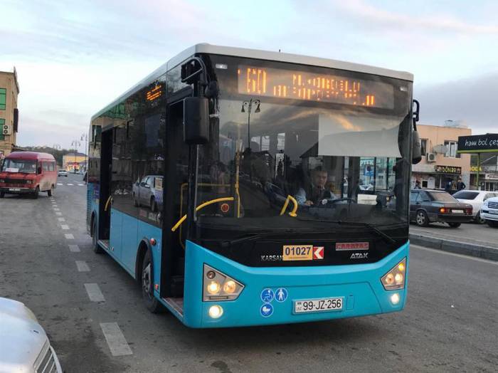 В Баку столкнулись два пассажирских автобуса
