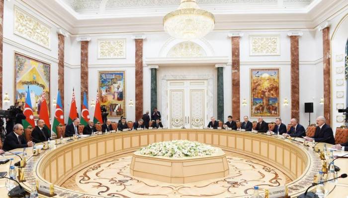 В Минске состоялась встреча президентов Азербайджана и Беларуси в расширенном составе - ФОТО 

