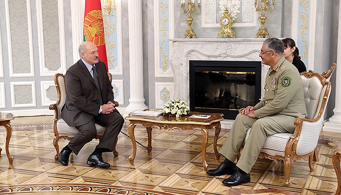 Лукашенко встретился с пакистанским генералом 
