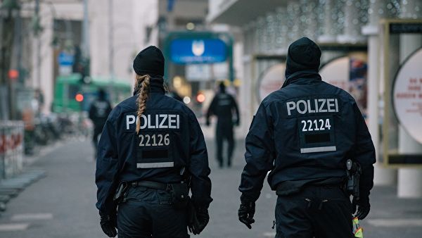 В Германии мигранты забросали камнями сотрудников полиции