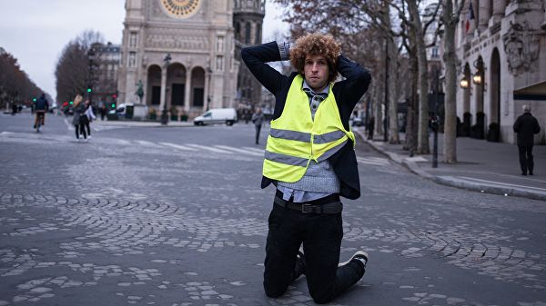 Во Франции перед протестами "желтых жилетов" задержали 25 человек
